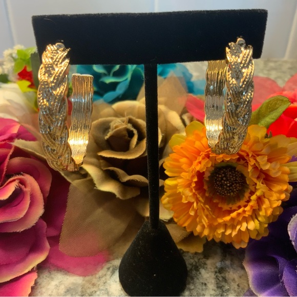 Bloomingdale's Jewelry - NWOT Lovely 18k gold plated, braided style hoop earrings. Bloomingdale’s